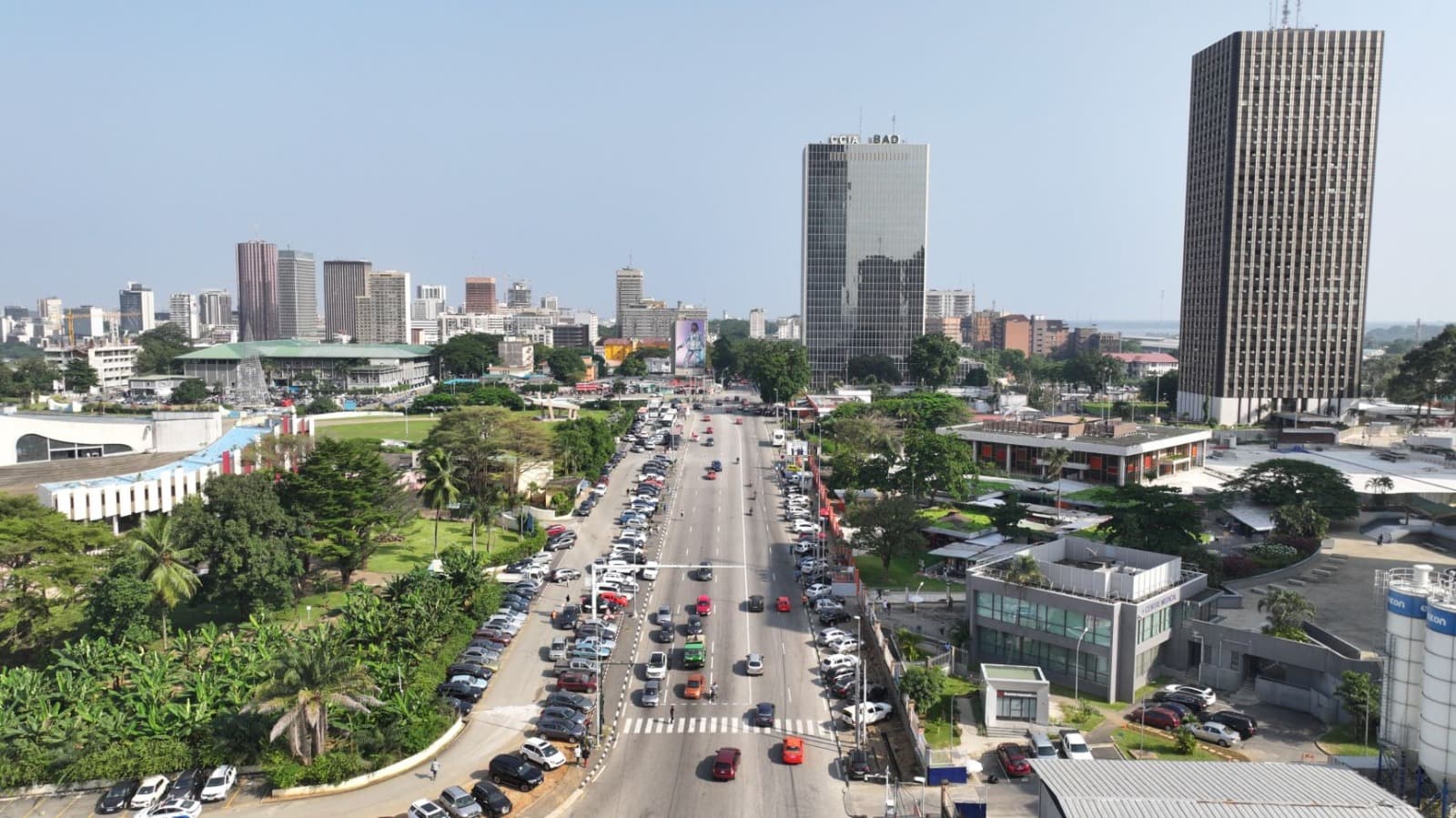 Vue aérienne du Plateau d'Abidjan — ADEM bâtit l'Afrique de demain
